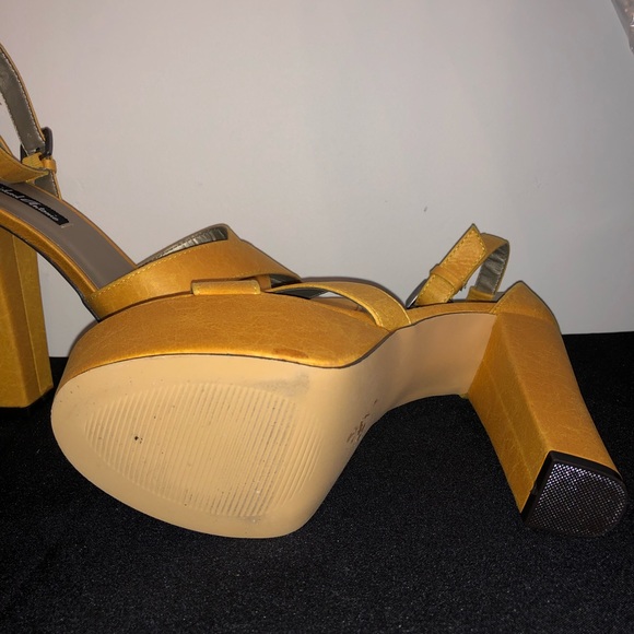 Michael Antonio yellow platform chunky heels - Picture 5 of 5